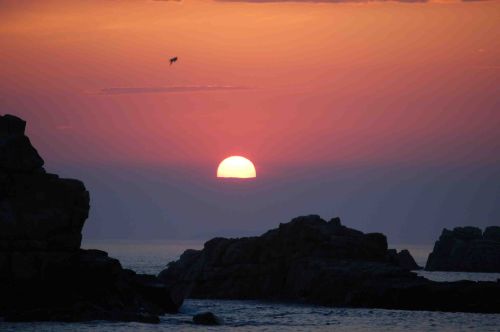 Soleil Rouge à Plougestan